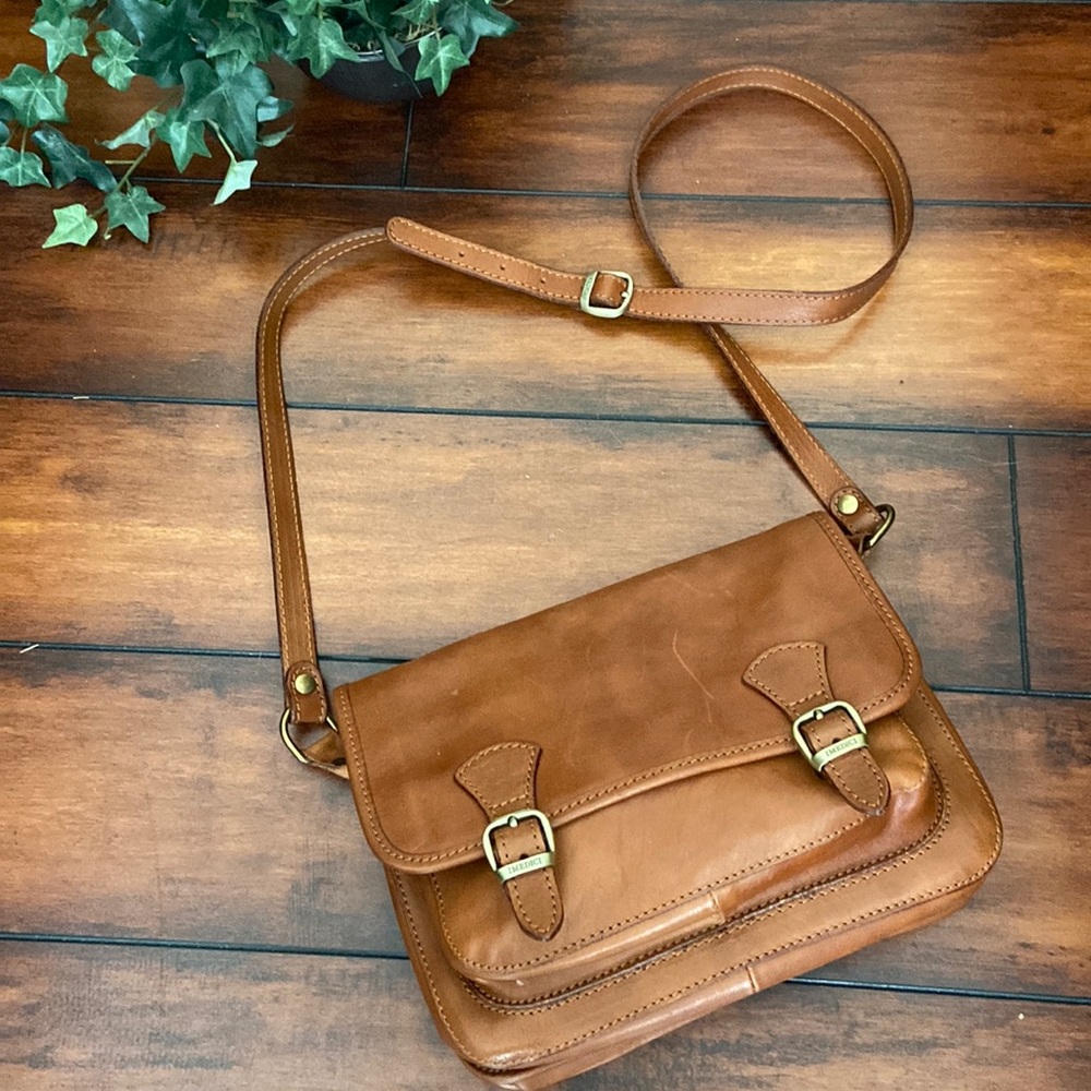 IMedici Italy Purse Genuine leather, Cross body & many compartments! Like new